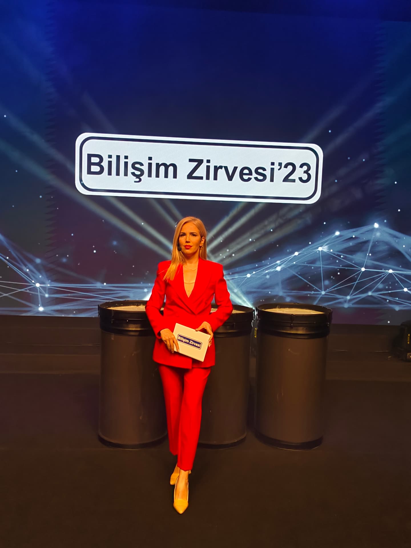 Melis Küçüköner – Bilişim Zirvesi '23 sahnesinde sunum